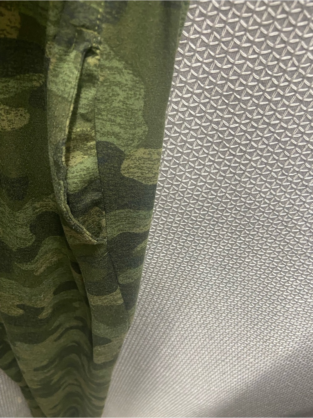 LuLaRoe XL Jumpsuit Jogger Style Ankle Camo V-Neck - Picture 4 of 7